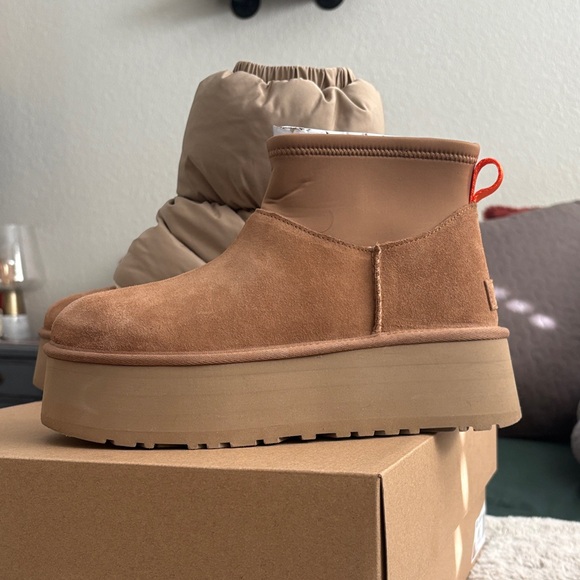 UGG Women's Tan and Brown Winter Boots - Picture 4 of 10